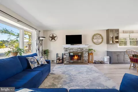 Living - 6703 Anders Ter, Springfield, VA 22151 photo 1 of 2