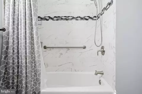 Bath - 6703 Anders Ter, Springfield, VA 22151 photo 2 of 4