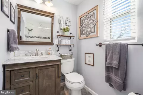 Bath - 6703 Anders Ter, Springfield, VA 22151 photo 1 of 4