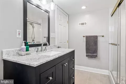 Bath - 6703 Anders Ter, Springfield, VA 22151 photo 4 of 4