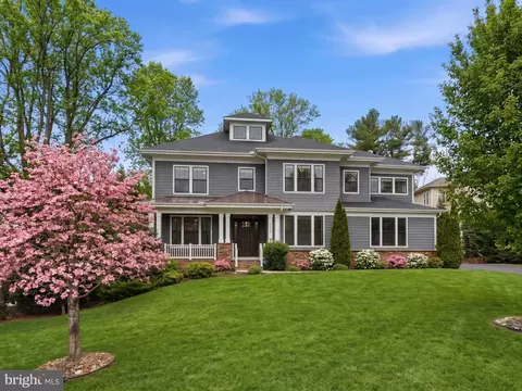 2867 Hill Rd, Vienna, VA 22181