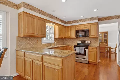 Kitchen - 8836 Shadowlake Way, Springfield, VA 22153 photo 4 of 4