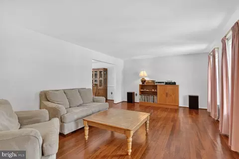 Living - 8836 Shadowlake Way, Springfield, VA 22153 photo 4 of 11