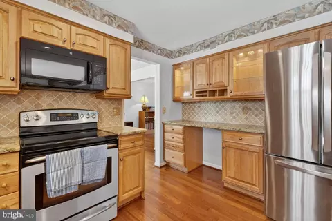 Kitchen - 8836 Shadowlake Way, Springfield, VA 22153 photo 3 of 4