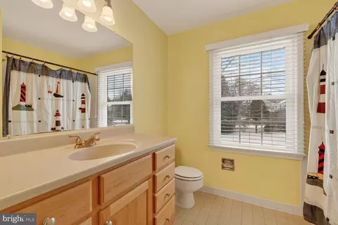 Bath - 8836 Shadowlake Way, Springfield, VA 22153 photo 2 of 2