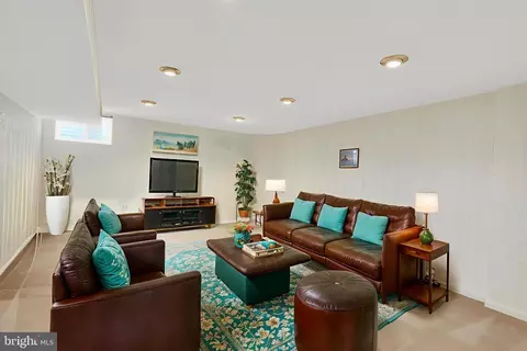 Living - 8836 Shadowlake Way, Springfield, VA 22153 photo 11 of 11