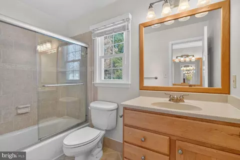 Bath - 8836 Shadowlake Way, Springfield, VA 22153 photo 1 of 2