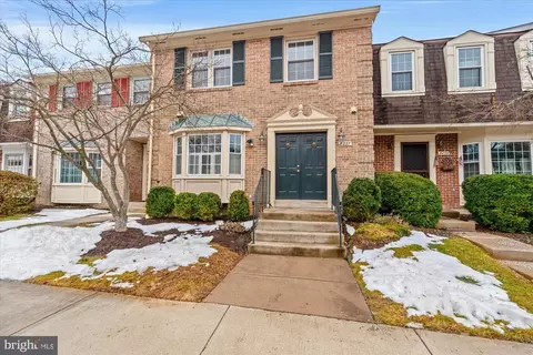8237 Clifton Farm Ct, Alexandria, VA 22306