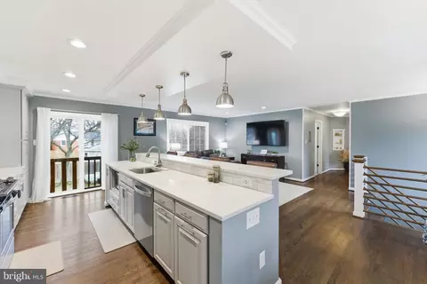 Kitchen - 6124 Crozet Ct, Springfield, VA 22150 photo 3 of 8