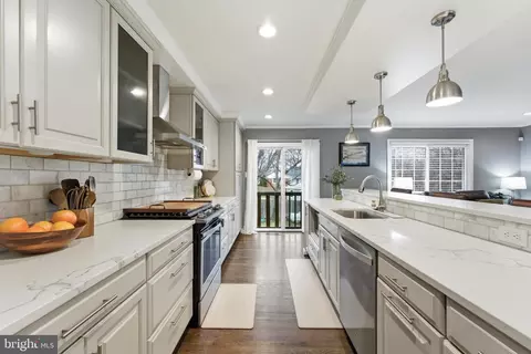 Kitchen - 6124 Crozet Ct, Springfield, VA 22150 photo 2 of 8