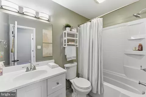 Bath - 6124 Crozet Ct, Springfield, VA 22150 photo 1 of 4
