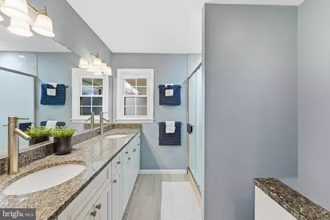 Bath - 6124 Crozet Ct, Springfield, VA 22150 photo 3 of 4