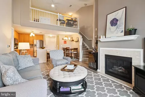 9480 Virginia Center Blvd #403, Vienna, VA 22181