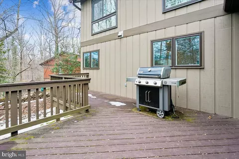 Exterior - 2111 Lirio Ct, Reston, VA 20191 photo 6 of 8