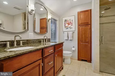 Bath - 2111 Lirio Ct, Reston, VA 20191 photo 2 of 5