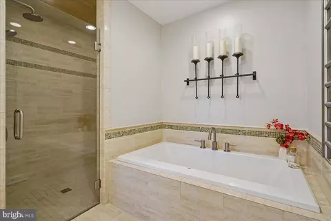 Bath - 2111 Lirio Ct, Reston, VA 20191 photo 3 of 5
