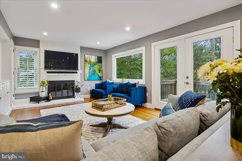 Living - 2111 Lirio Ct, Reston, VA 20191 photo 1 of 4