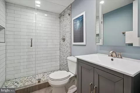 Bath - 2111 Lirio Ct, Reston, VA 20191 photo 5 of 5