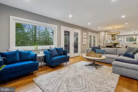 Living - 2111 Lirio Ct, Reston, VA 20191 photo 3 of 4