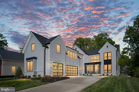 8642 Mchenry St, Vienna, VA 22180