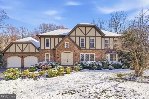 8661 Chase Glen Cir, Fairfax Station, VA 22039