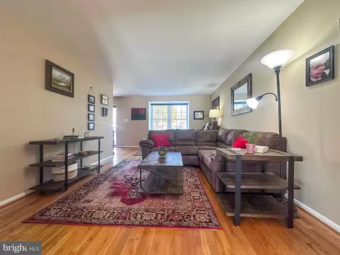 2158 Golf Course Dr, Reston, VA 20191 photo 4