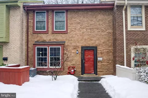 2158 Golf Course Dr, Reston, VA 20191
