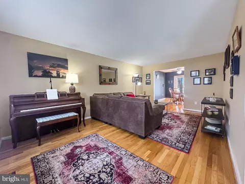 2158 Golf Course Dr, Reston, VA 20191 photo 5