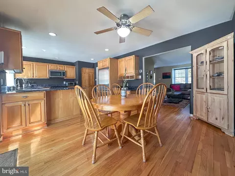 2158 Golf Course Dr, Reston, VA 20191 photo 7