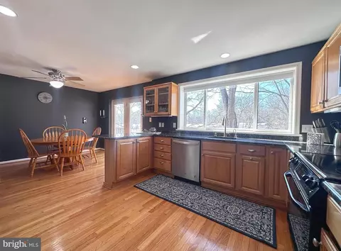 2158 Golf Course Dr, Reston, VA 20191 photo 2