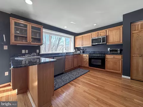 2158 Golf Course Dr, Reston, VA 20191 photo 9