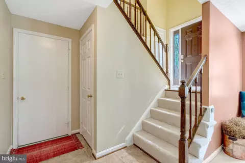 Entry Way - 7604 Bertito Ln, Springfield, VA 22153 photo 3 of 6