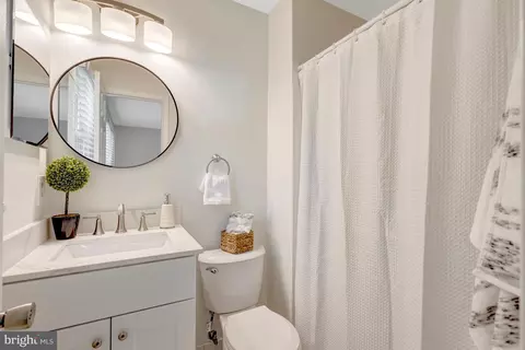 Bath - 7604 Bertito Ln, Springfield, VA 22153 photo 6 of 7