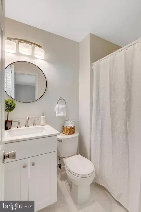 Bath - 7604 Bertito Ln, Springfield, VA 22153 photo 7 of 7