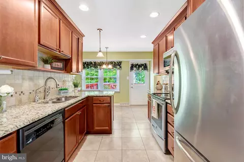Kitchen - 7604 Bertito Ln, Springfield, VA 22153 photo 5 of 5