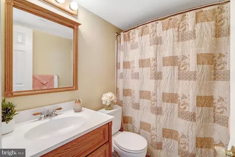 Bath - 7604 Bertito Ln, Springfield, VA 22153 photo 1 of 7