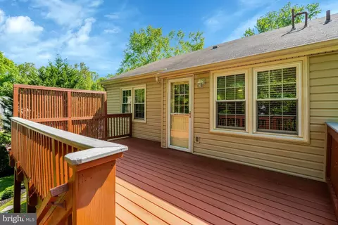 Exterior - 7604 Bertito Ln, Springfield, VA 22153 photo 14 of 16