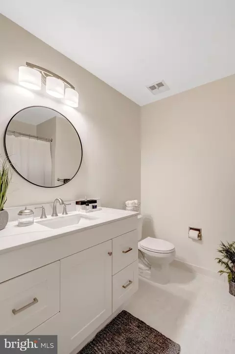 Bath - 7604 Bertito Ln, Springfield, VA 22153 photo 4 of 7