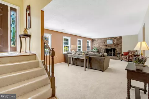 Entry Way - 7604 Bertito Ln, Springfield, VA 22153 photo 2 of 6