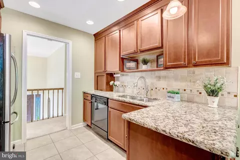 Kitchen - 7604 Bertito Ln, Springfield, VA 22153 photo 4 of 5