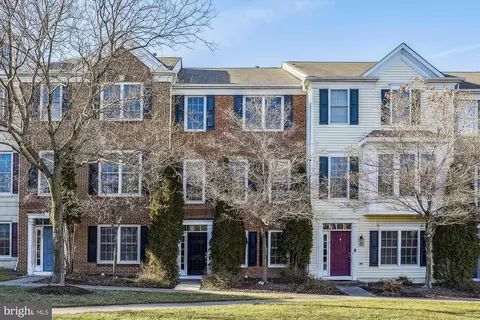 2481 Walnut Rocker Ln, Herndon, VA 20171