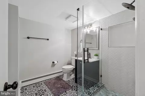 Bath - 1400 Gower Ct, Mclean, VA 22102 photo 8 of 9