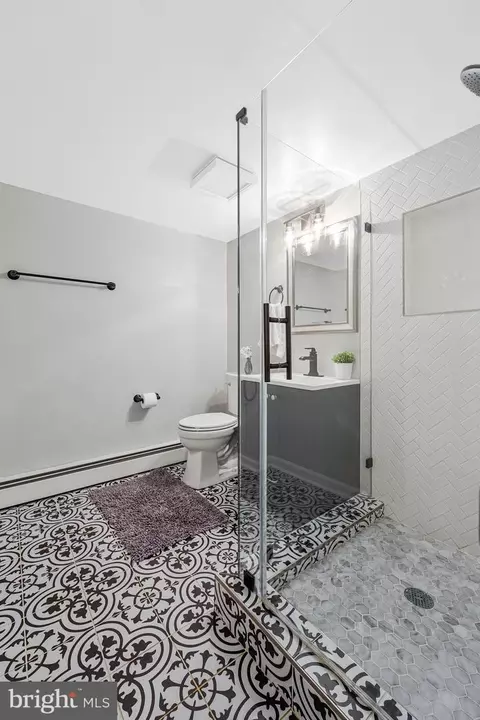 Bath - 1400 Gower Ct, Mclean, VA 22102 photo 9 of 9