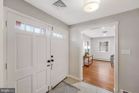 Entry Way - 1400 Gower Ct, Mclean, VA 22102 photo 3 of 5
