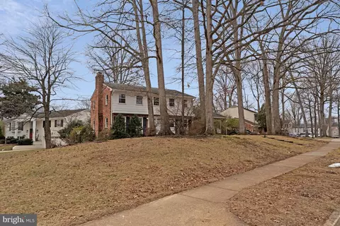 Exterior - 1400 Gower Ct, Mclean, VA 22102 photo 4 of 15