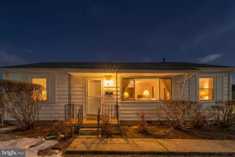 2950 Rosemary Ln, Falls Church, VA 22042