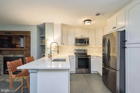 11703 C Summerchase Cir, Reston, VA 20194