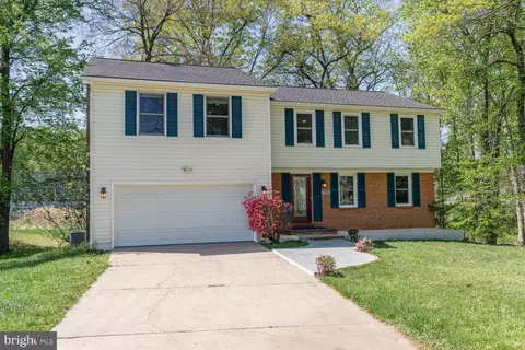 7937 Freehollow Dr, Falls Church, VA 22042
