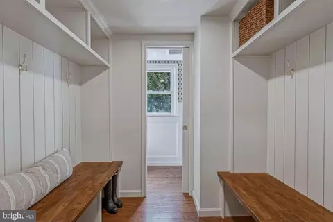 Entry Way - 1331 Deep Run Ln, Reston, VA 20190 photo 3 of 4