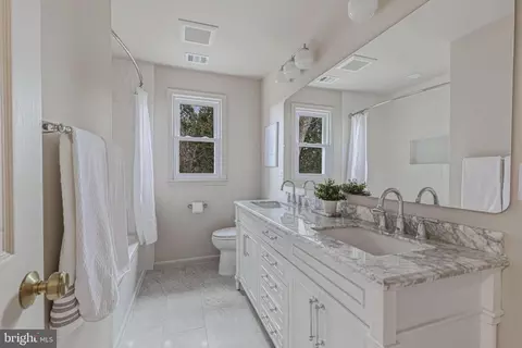 Bath - 1331 Deep Run Ln, Reston, VA 20190 photo 2 of 3